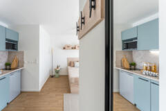 Kitchenette équipée et accès au coin nuit