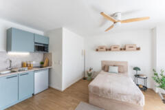 Vue sur l'entrée et la kitchenette