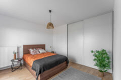 Chambre avec grand placard