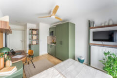 Pièce de vie tout équipée, de l'entrée au coin TV