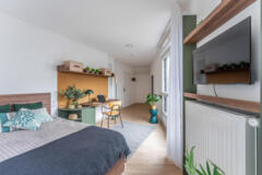 Grand studio avec espace TV, nuit et bureau