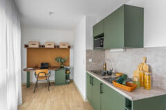 Kitchenette équipée et espace de travail