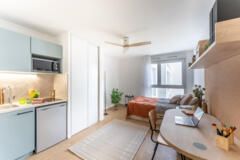 Kitchenette équipée ouverte sur la pièce de vie