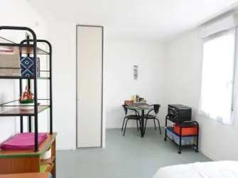 Facotel en Saint-Etienne - Coin repas studio 22m²