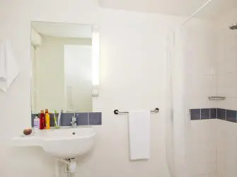 Les Estudines Arago 1 à Montreuil - Salle de bain