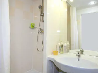 Les Estudines Paris Nanterre in Nanterre - Salle de bain
