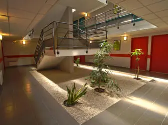KOSY Appart'Hôtels - Résidence Campus Del Sol Esplanade à Montfavet - escalier