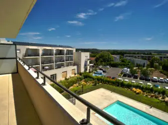 KOSY Appart'Hôtels - Résidence Campus Del Sol Esplanade à Montfavet - Piscine