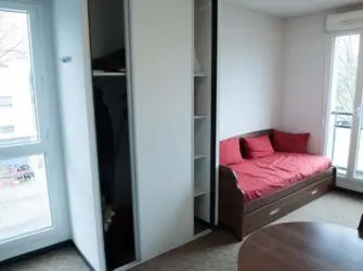 Studéa Porte des Alpes 2 à Bron - coin lit