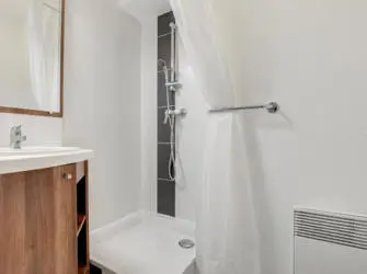 Studéa Porte des Alpes 2 à Bron - Salle de bain