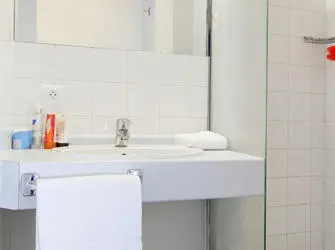 Les Estudines Normandie à Sotteville-les-Rouen - Salle de bain