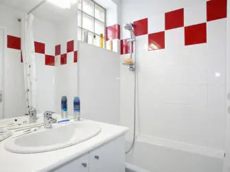 Les Estudines Résidence Sarah Bernhardt in Clermont-Ferrand - Salle de bain