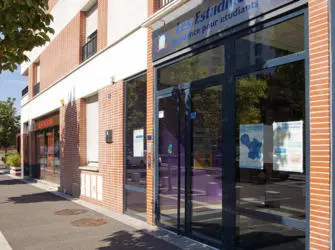 Les Estudines de la Cathédrale à Evry - Entrée de la résidence