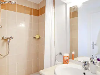 Les Estudines de la Cathédrale à Evry - Salle de bain