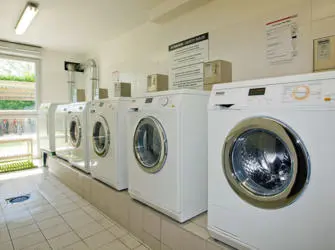 Les Estudines Saint-Quentin-en-Yvelines à Montigny-le-Bretonneux - Laverie