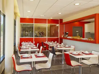 Les Estudines Saint-Quentin-en-Yvelines à Montigny-le-Bretonneux - Salle petits déjeuners