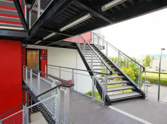 Les Estudines Sarah Bernhardt à Asnières-sur-seine - Escalier