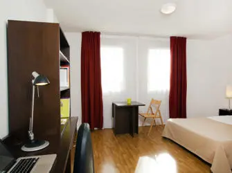 Les Estudines Le Clos Beaumois in Caen - Chambre