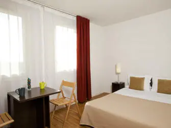 Les Estudines Le Clos Beaumois in Caen - Chambre