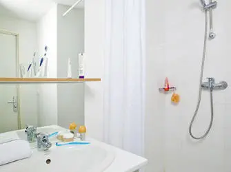 Les Estudines Le Clos Beaumois in Caen - Salle de bain