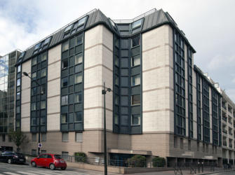 Les Estudines Paris Levallois