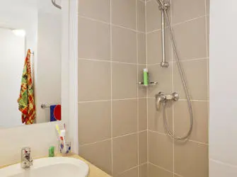Les Estudines Pierre Semard à Vitry sur Seine - Salle de bain