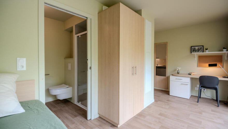 River Island à Rennes - Salle de bain et chambre