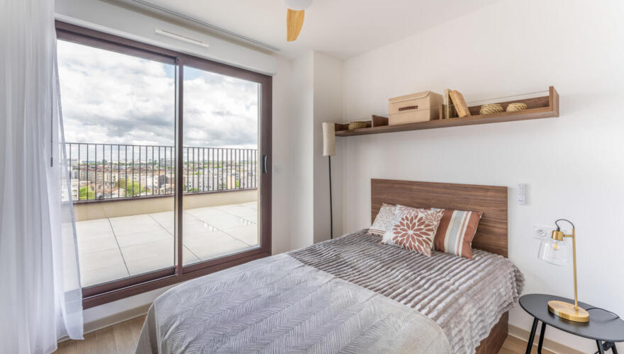 Canvas Bordeaux Docks in Bordeaux - Gold studio - Chambre avec baie vitrée sur les toits