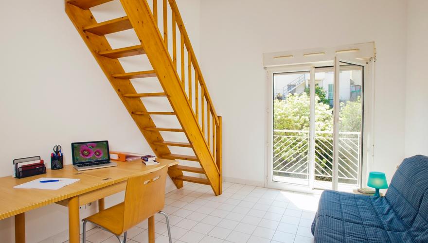 Appartement T1Bis  - Sèjour et Mezzanine - Les Estudines Nice Méditerranée