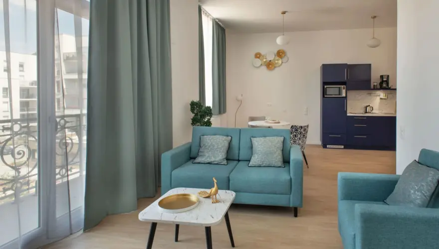 Salon d'un appartement de la résidence senior Domitys à Poissy - Domitys Le Parc des Aubiers Poissy