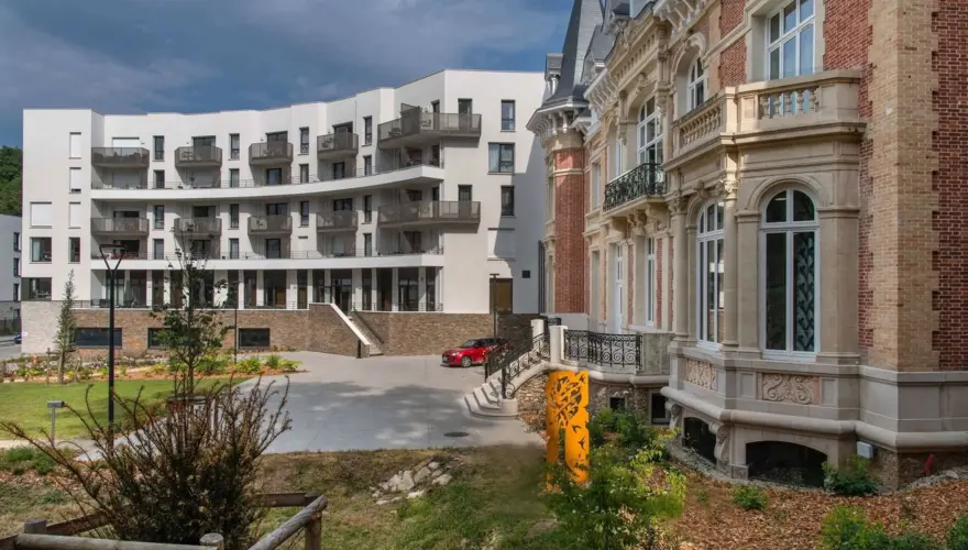 Entrée de la résidence senior Domitys à Poissy, dans les Yvelines - Domitys Le Parc des Aubiers Poissy