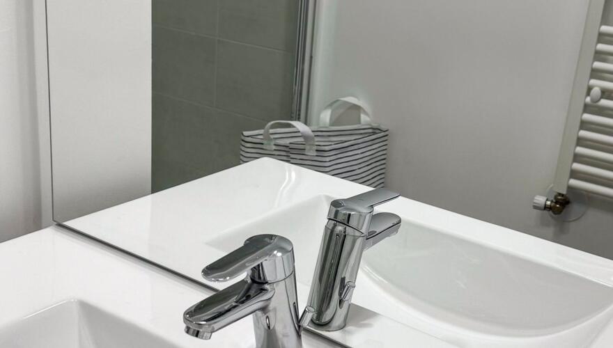 Salle d'eau privée d'un studio meublé du coliving CAPUCINS à Angers - CAPUCINS