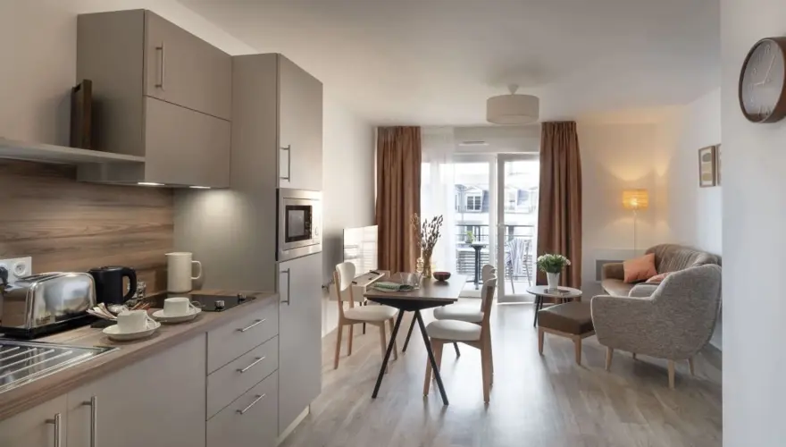 Salon lumineux d'un appartement de la résidence senior Domitys à Herblay-sur-Seine - Domitys Les Belles Lettres Herblay-sur-Seine