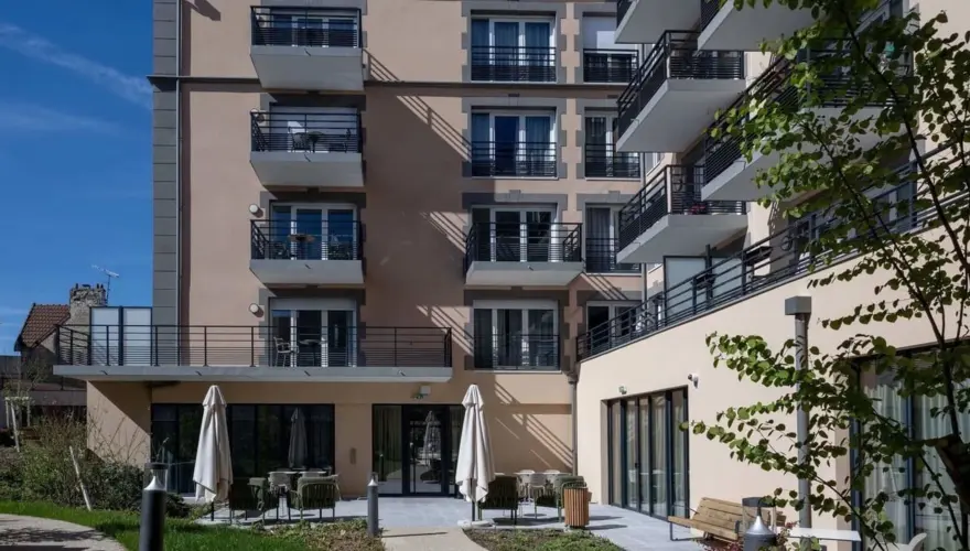 Terrasse privative d'un appartement de la résidence senior Domitys Les Belles Lettres à Herblay-sur-Seine - Domitys Les Belles Lettres Herblay-sur-Seine