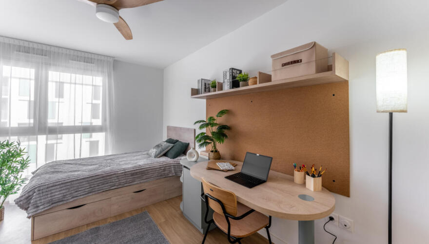 Canvas Bordeaux East in Lormont - Bronze Studio - Coin nuit et bureau baignés de lumière