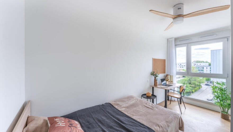 Canvas Bordeaux East in Lormont - T2  - Chambre lumineuse avec vue sur la verdure