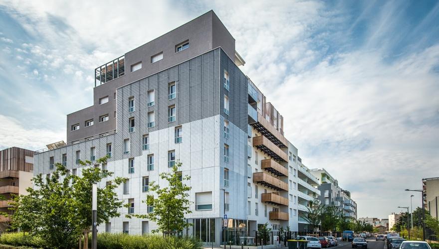 photo sakura ext 1 - Cardinal Campus Sakura