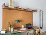 Canvas Bordeaux Docks in Bordeaux - Bronze studio -  Bureau avec tableau en liège et rangements