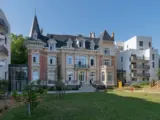 Vue extérieure de la résidence services seniors Le Parc des Aubiers à Poissy - Domitys Le Parc des Aubiers Poissy