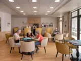 Salon bibliothèque et atelier de la résidence senior à Poissy - Domitys Le Parc des Aubiers Poissy