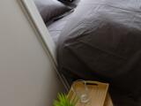 Table chevet d'un studio du coliving CAPUCINS à Angers - CAPUCINS
