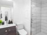 Canvas Bordeaux East in Lormont - T2 - Salle d'eau : vasque, WC et douche